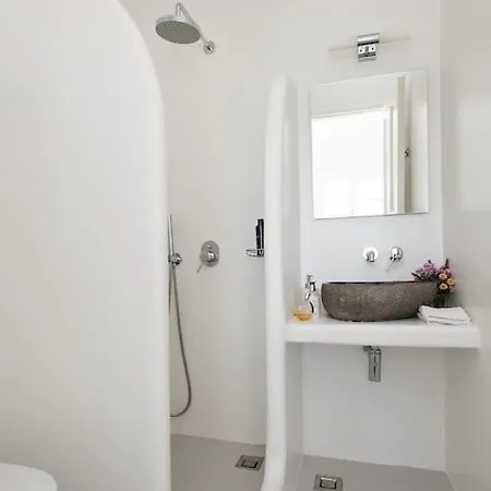 Mykonos Serendipity With 2 Bedrooms Walking Distance To The Beach! プラティス・ヤロス