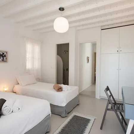 Mykonos Serendipity With 2 Bedrooms Walking Distance To The Beach! アパート