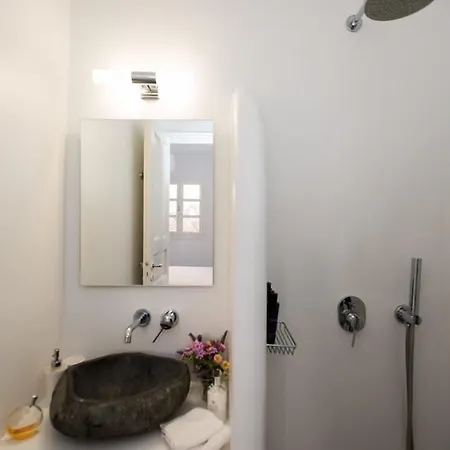 Mykonos Serendipity With 2 Bedrooms Walking Distance To The Beach! Apartment